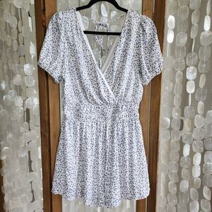 Altar'd State LARGE Ditsy Floral Wrap Front Smocked Waist Romper White and Blue